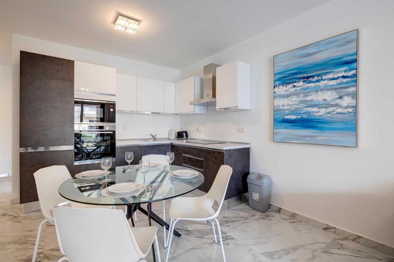 Modern Apartment Steps To St George'S Bay Saint Julian's 외부 사진